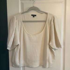 Short puff sleeve sweater